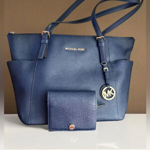 MICHAEL Michael Kors Large Leather Bag.  Jet Set Bag includes matching wallet